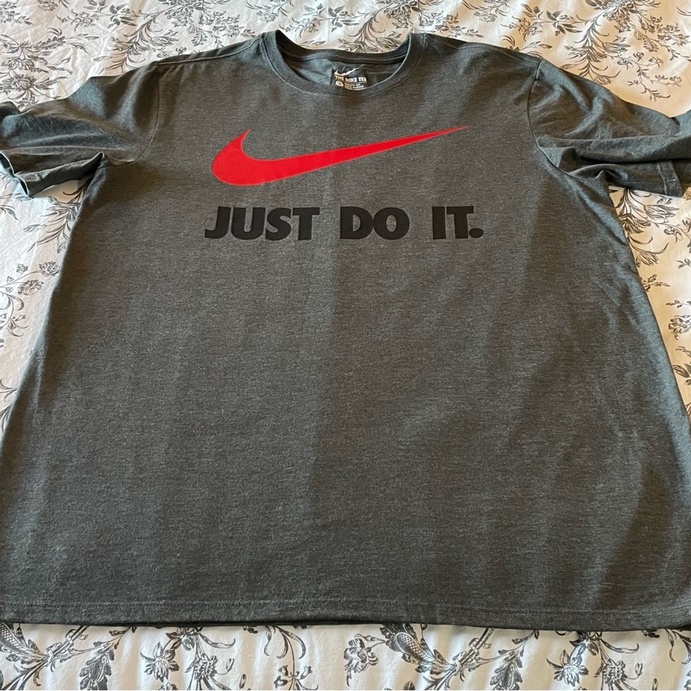 Men’s Nike tee